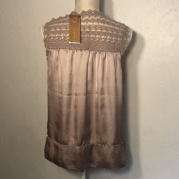 Francesca’s Color pink size Large 3 Buttons on shoulder and Lace on top - Picture 6 of 9